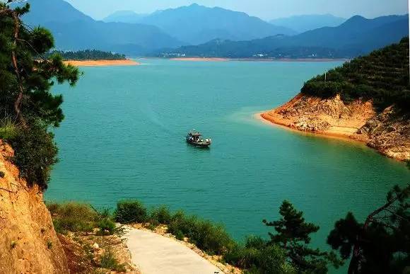 太壮观!清远这个群山萦绕的天湖惊现百米大瀑布,你竟然不知道?