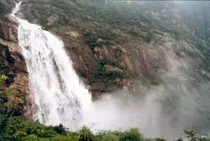 太壮观!清远这个群山萦绕的天湖惊现百米大瀑布,你竟然不知道?