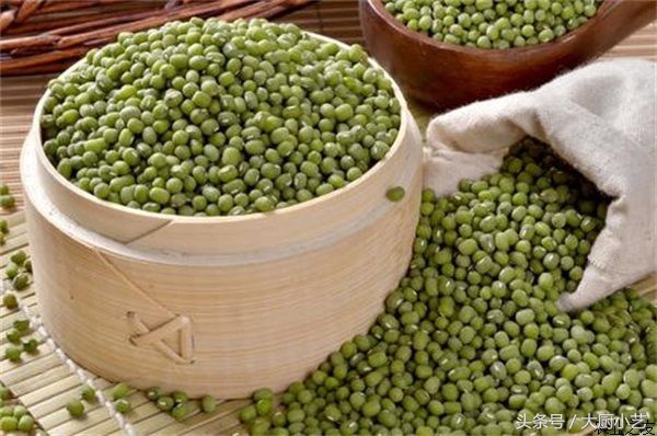 老北京豆汁儿，被外地人称为最“难吃”的京味，却是老北京的命根