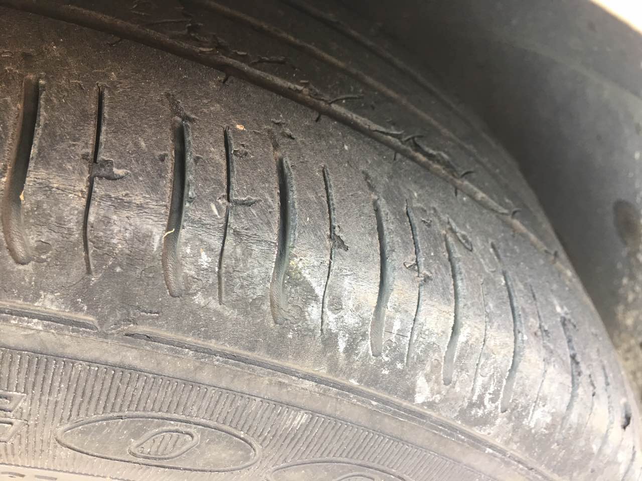 马牌ucj和cc6轮胎哪个实用,4年的马牌cc6轮胎还能用吗