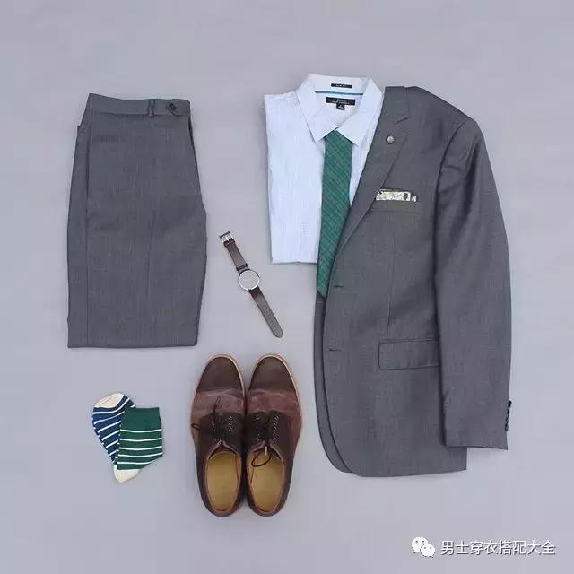 男士休闲西装西裤搭配小白鞋,男士休闲西装搭配什么打底衫