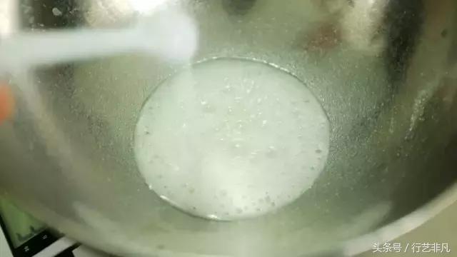 牙黄刷牙时加什么能变白,牙黄刷牙美白