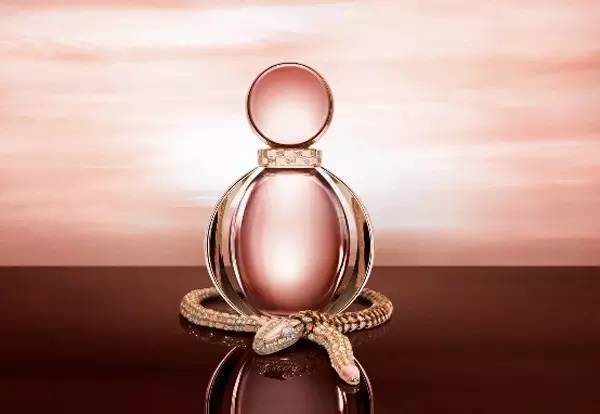 怎么会有人喜欢玫瑰味的香水,散发着浓烈爱意的香水