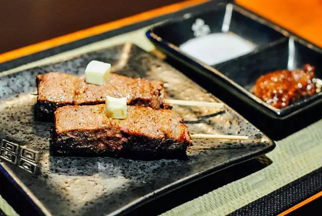 你带着故事我带着酒和鸡文案,你带着故事我带着酒的诗