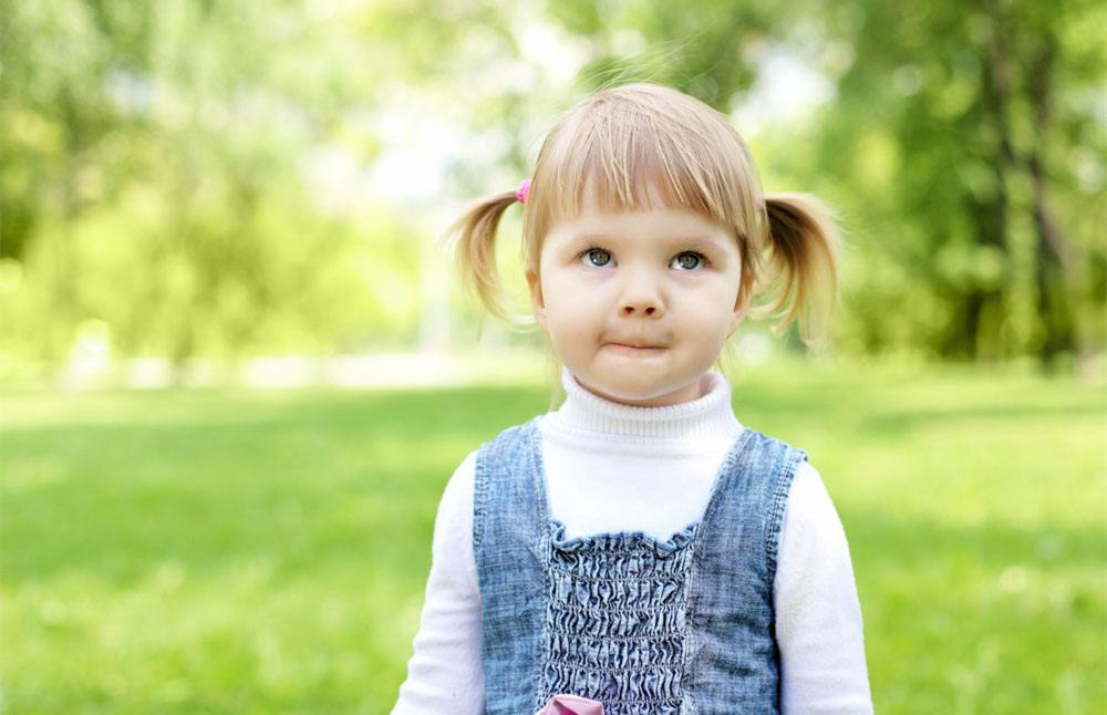 宝宝缺钙的危害有多大,补钙过量鬼脸综合征图