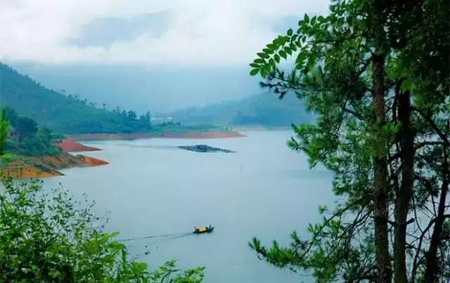 太壮观!清远这个群山萦绕的天湖惊现百米大瀑布,你竟然不知道?
