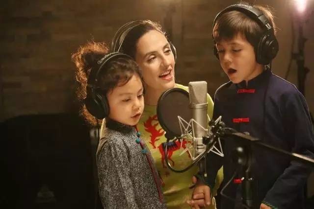 进入4月份,合家欢的必选档《冰雪大作战》,用童真传递教育