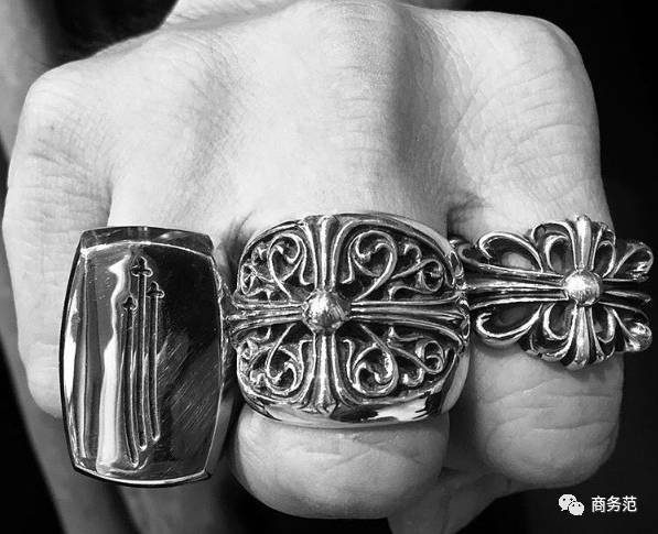 他家的银饰比金贵，却总有人想要挂几斤