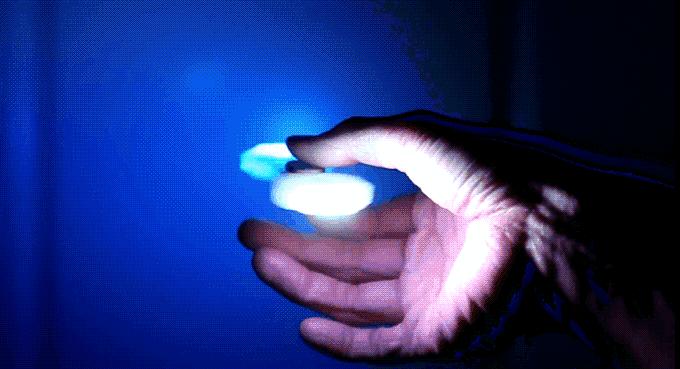 一款会飞的指尖陀螺,只能转不能锤的指尖陀螺