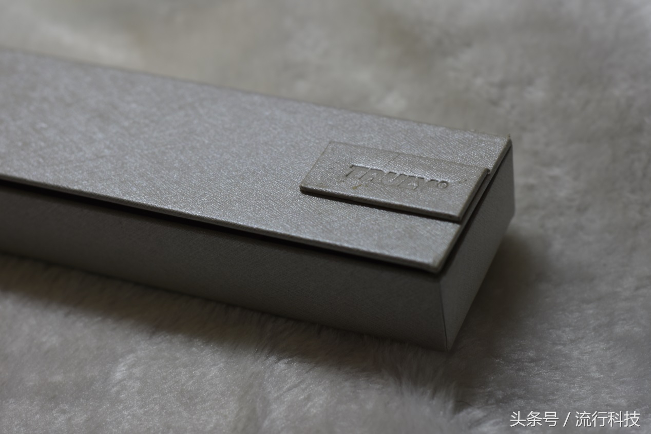 女性所爱的饰品这款也能算是吗?看信利女性手环怎么定义