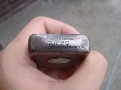 二战美国大兵不扛枪也能成为英雄,二战的美国大兵带几支枪