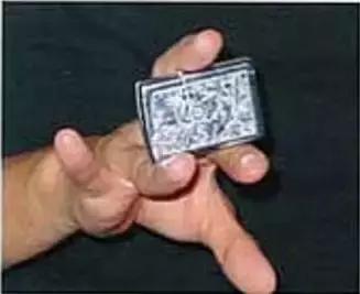 二战美国大兵不扛枪也能成为英雄,二战的美国大兵带几支枪