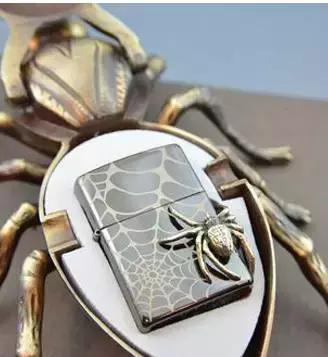 二战美国大兵不扛枪也能成为英雄,二战的美国大兵带几支枪