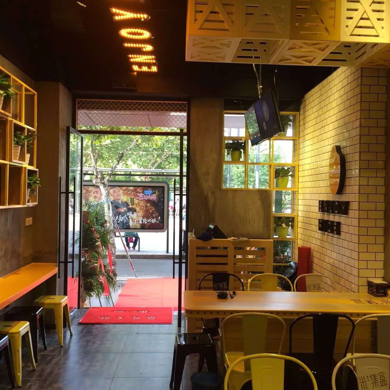 加盟一家快餐需要什么条件,加盟一个快餐店生意怎么样