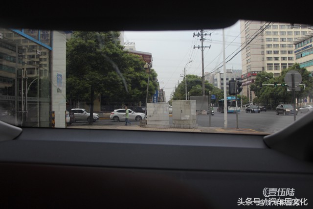 前挡风玻璃裂缝可以用502胶水吗,uv无影胶修补汽车前挡风玻璃裂缝