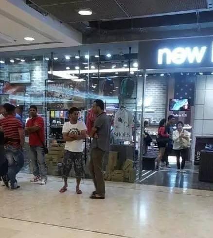 只有穿正代AJ你才能排号买新AJ，这是代理商们达成的共识