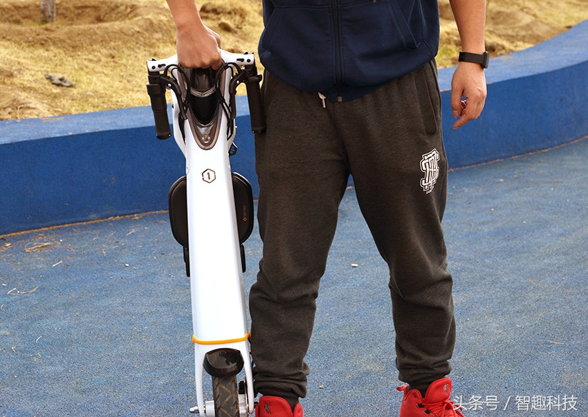 老婆儿子齐上阵视频,入门级电动车测评