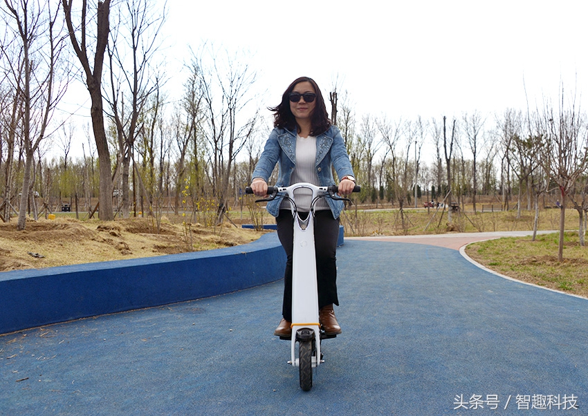 老婆儿子齐上阵视频,入门级电动车测评