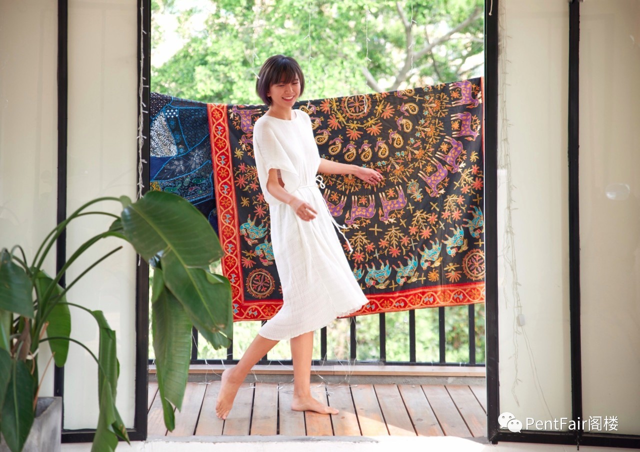 她曾是凤凰卫视小花，现在却辞职去非洲流浪美国冲浪｜最美行者