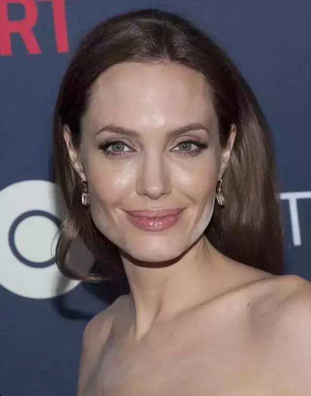 为什么自己妆看起来脏脏的,为什么开始化的妆脏脏的