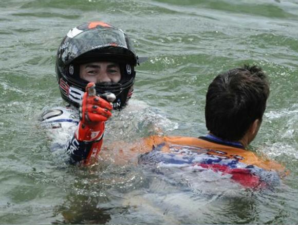 雅马哈机器人与洛伦佐,机器人雅马哈视频