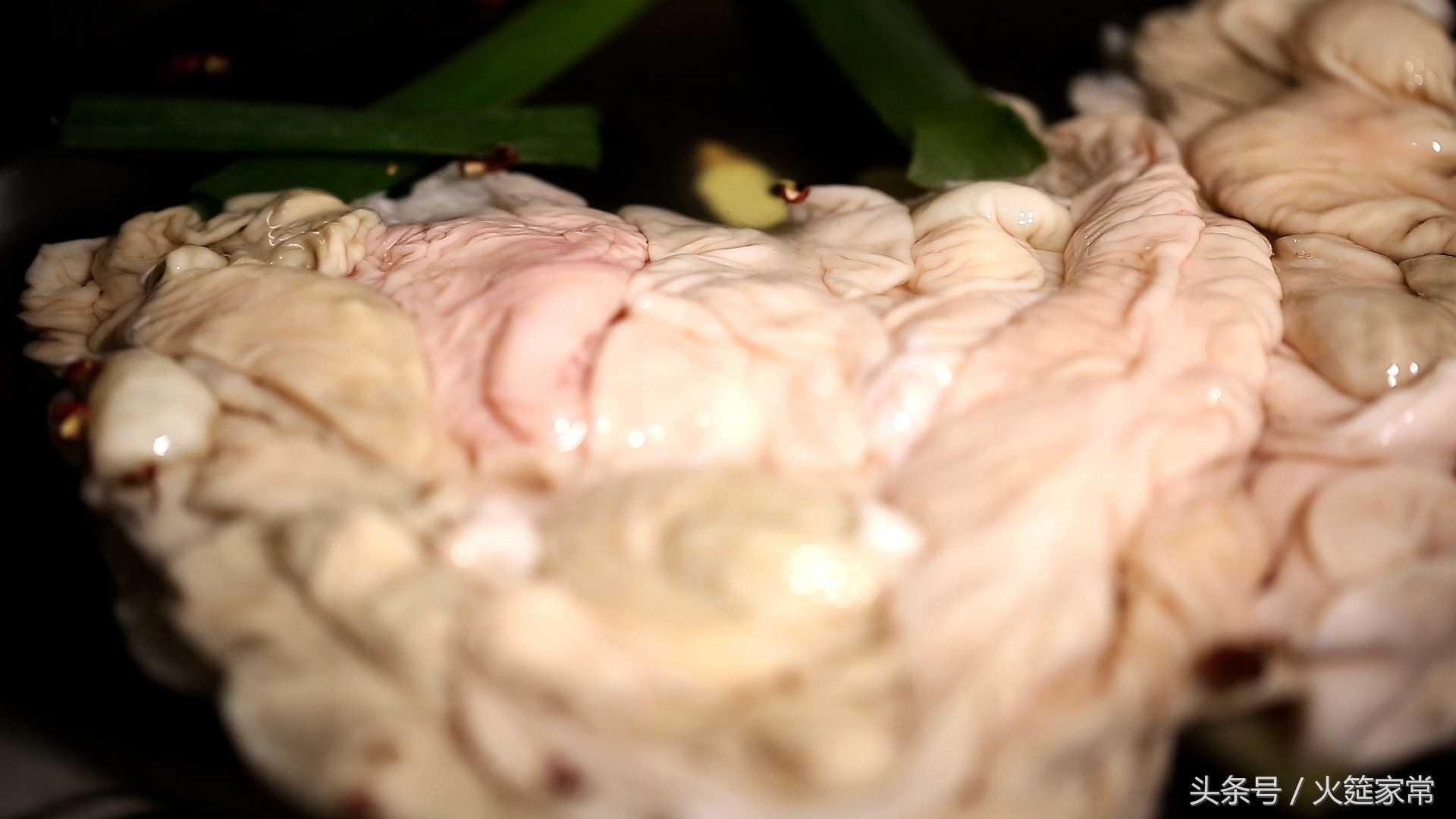 洗肥肠放什么东西洗得最干净,半成品肥肠怎么洗最快最干净