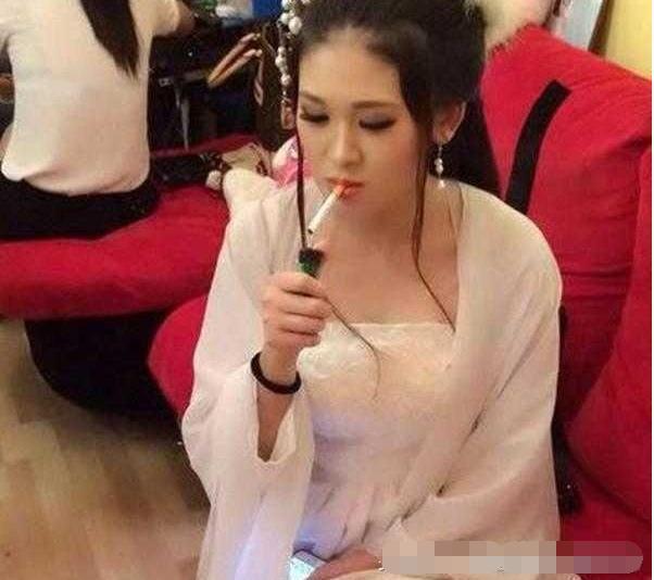 抽烟只抽红塔山此生注定不一般,抽烟只抽红塔山的歌怎么唱