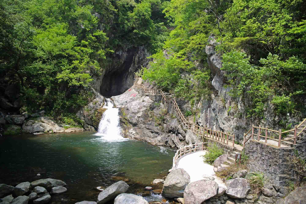 山东领秀户外：千里挺进大别山，众雄傲视天堂寨