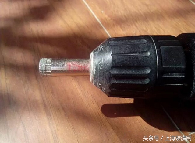 给杯子底部打洞,杯子养花打孔技巧