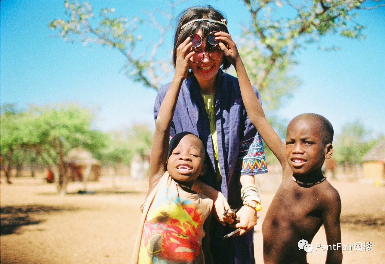 她曾是凤凰卫视小花，现在却辞职去非洲流浪美国冲浪｜最美行者