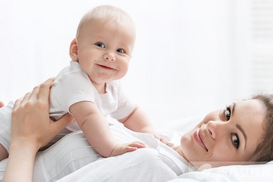 乳汁淤积硬块疏通按摩手法,奶水少怎么按摩图解