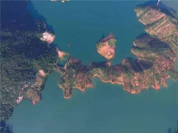 太壮观!清远这个群山萦绕的天湖惊现百米大瀑布,你竟然不知道?