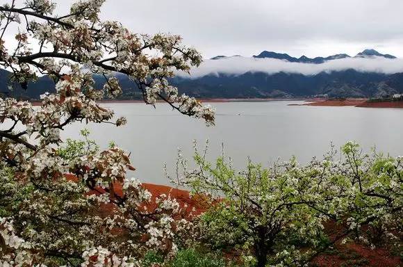 太壮观!清远这个群山萦绕的天湖惊现百米大瀑布,你竟然不知道?