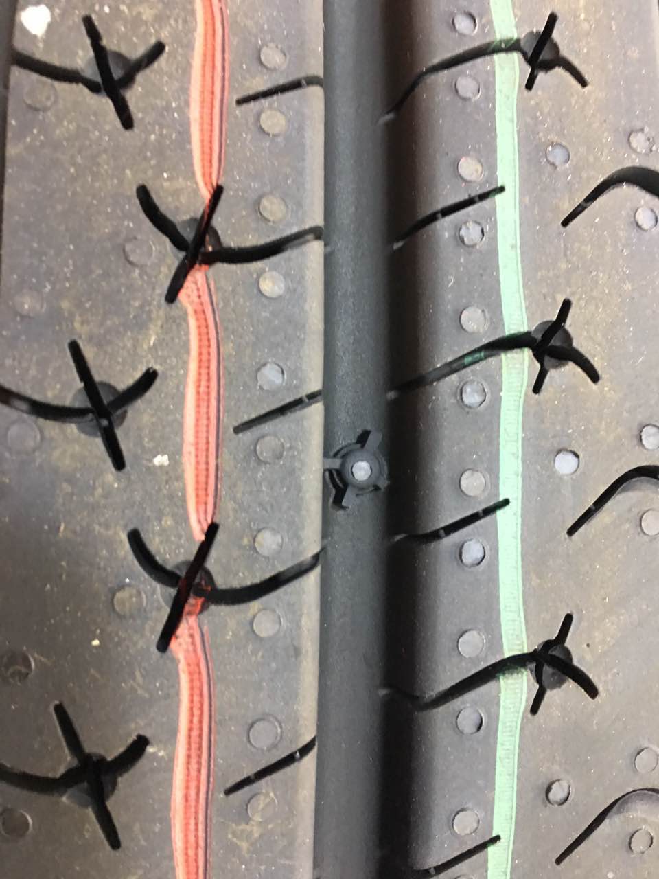 马牌ucj和cc6轮胎哪个实用,4年的马牌cc6轮胎还能用吗