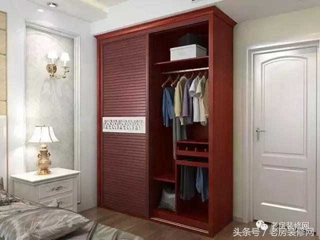 衣柜做到顶石膏线怎么处理,定制衣柜做到顶还是留一点边