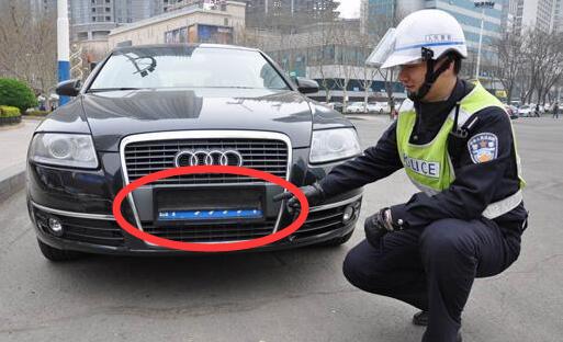 车主注意了放哪些东西扣12分,车上放三样东西不能扣分