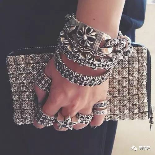 他家的银饰比金贵，却总有人想要挂几斤