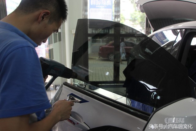 前挡风玻璃裂缝可以用502胶水吗,uv无影胶修补汽车前挡风玻璃裂缝