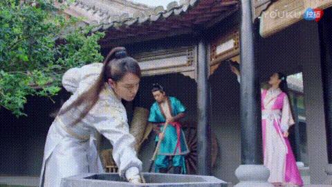 健身房女性锻炼视频,女生健身房锻炼视频年轻