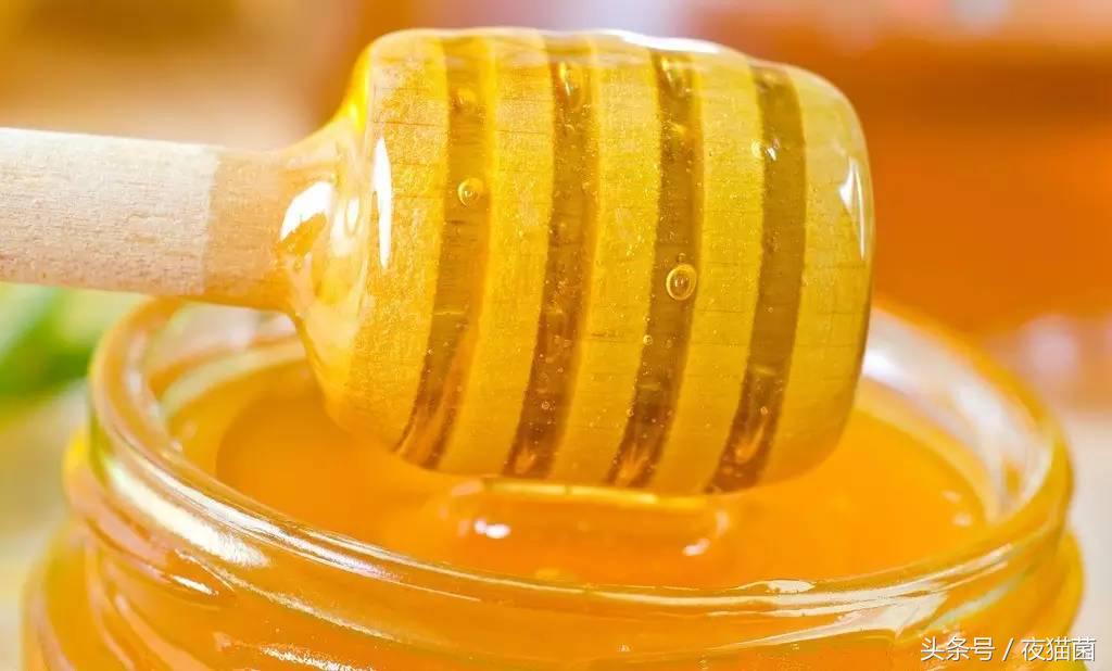 熬夜眼睛肿小妙招,晚睡起来脸肿怎么消肿