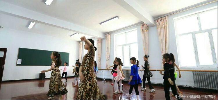 集宁区光明街小学校长巩建伟,巩建伟