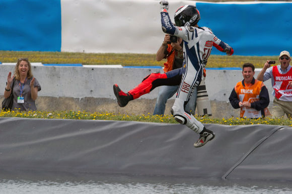 雅马哈机器人与洛伦佐,机器人雅马哈视频