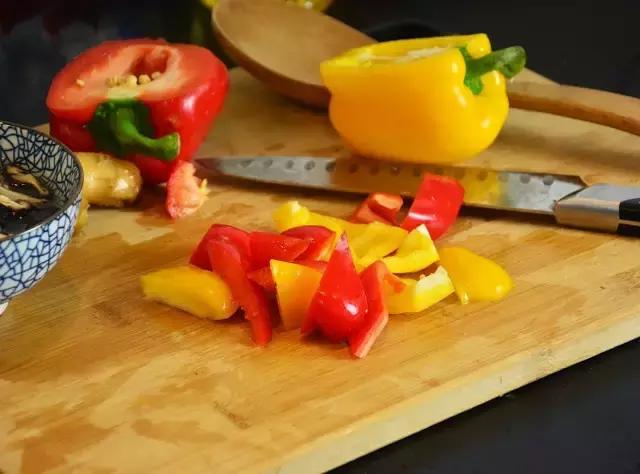 大街小巷都能吃到的黄焖鸡,黄焖鸡哪里卖得最火