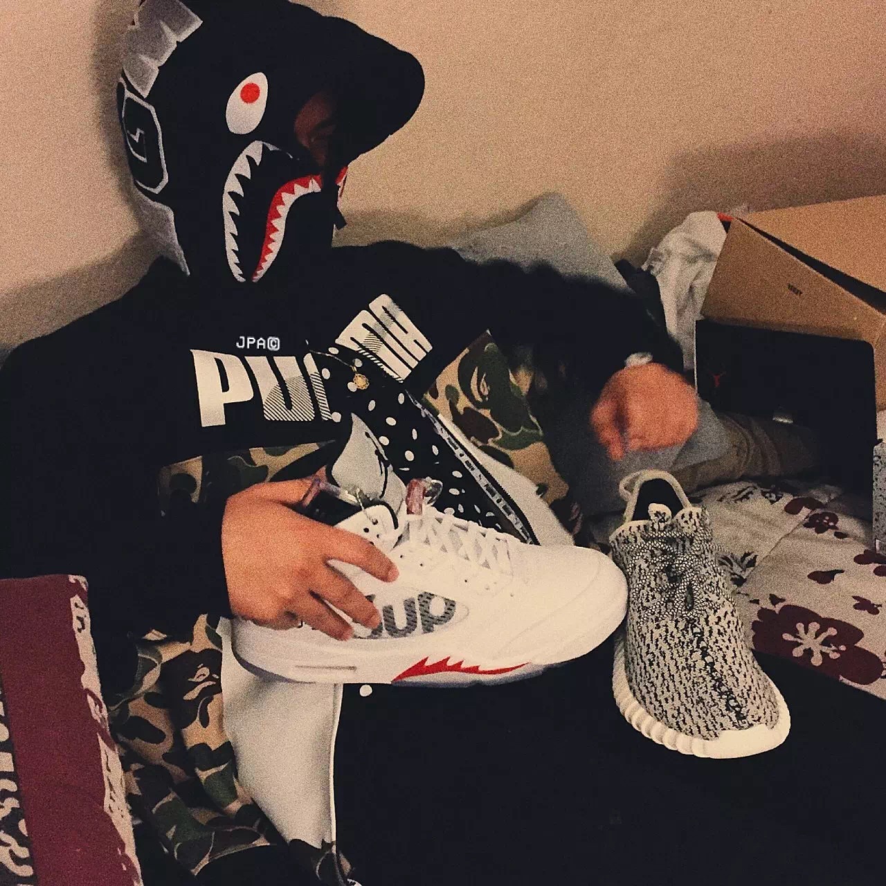 只有穿正代AJ你才能排号买新AJ，这是代理商们达成的共识