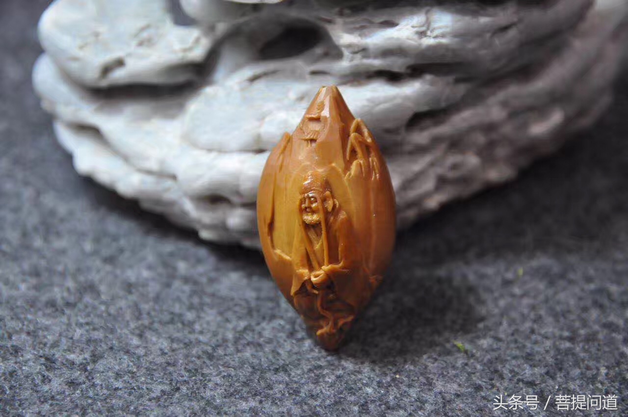 三藏橄榄核雕价位及图片,核雕三藏大师本人照片大全