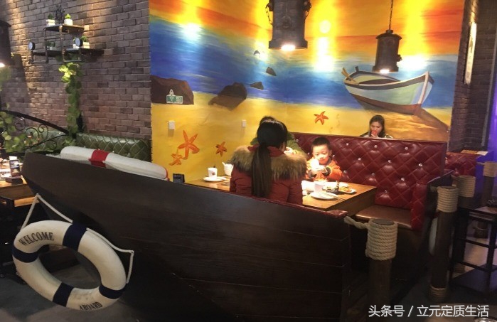 最近快被房价逼疯的成都人，都在吃这几个不务正业的火锅