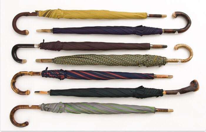 换季必备基本款这些单品一定要有,雨季时尚单品推荐