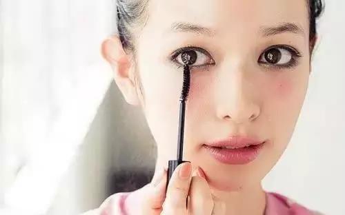 为什么自己妆看起来脏脏的,为什么开始化的妆脏脏的