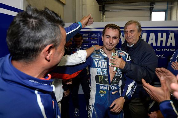 雅马哈机器人与洛伦佐,机器人雅马哈视频