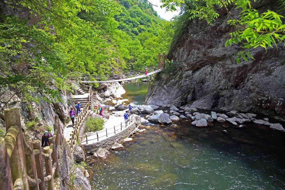 山东领秀户外：千里挺进大别山，众雄傲视天堂寨